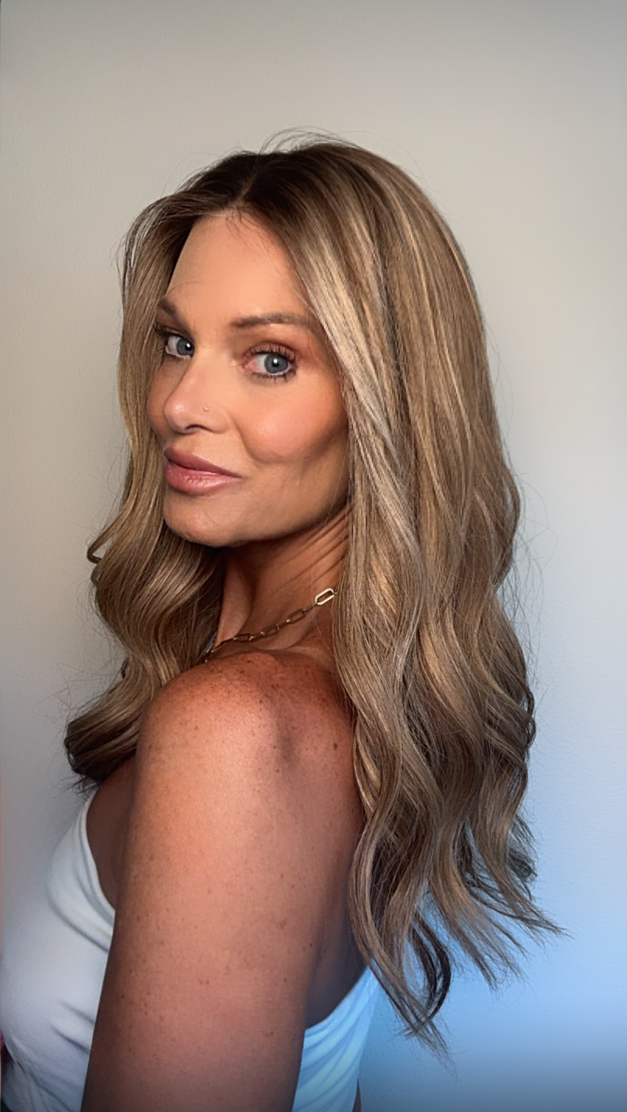 Sully 22" | EURO | Human Hair | All-Hand-Tied | Light Density | S