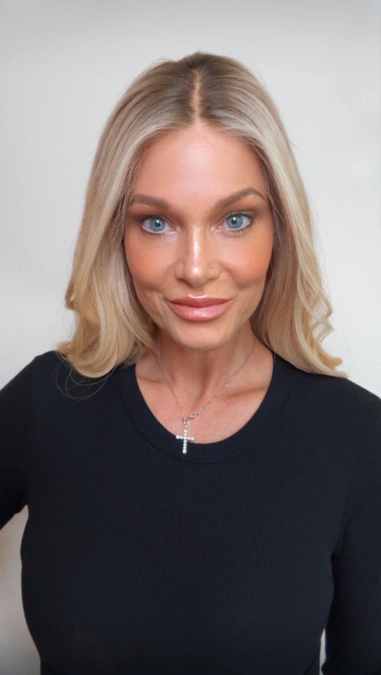 Mckenna 25" | Human Hair | Light Density | PREORDER