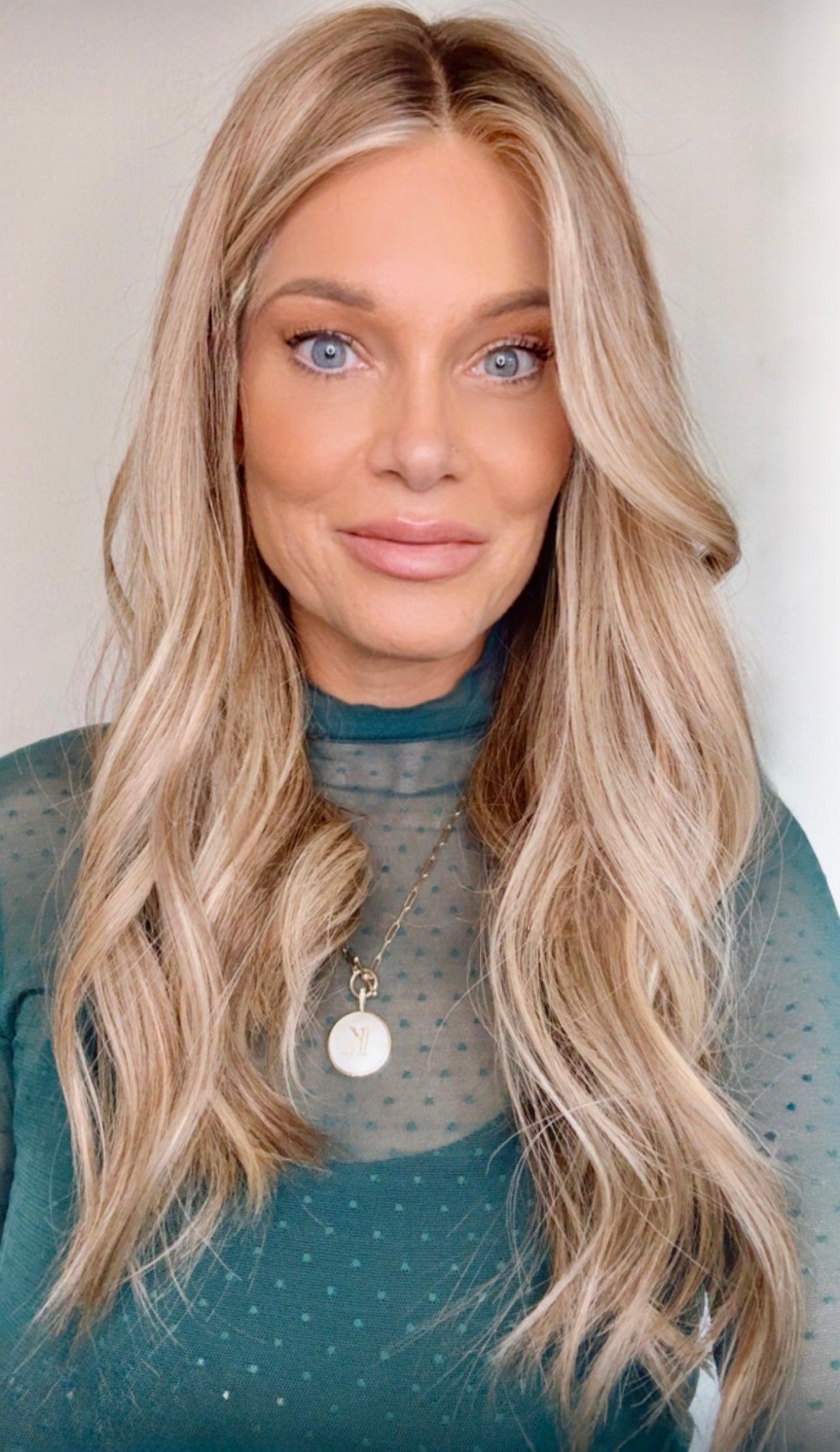 Liv 22" | Human Hair | Light Density | Preorder