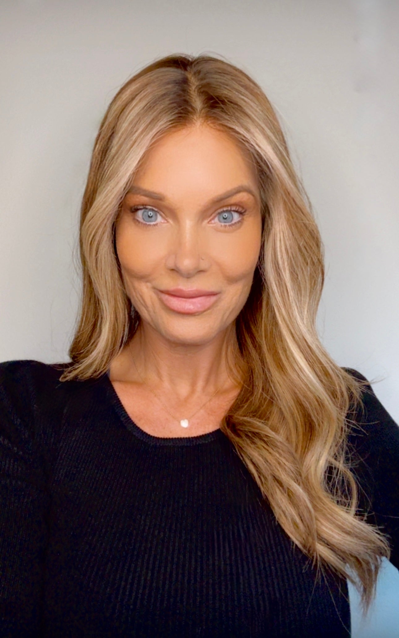 Sadie 22" | Human Hair | Light Density | S