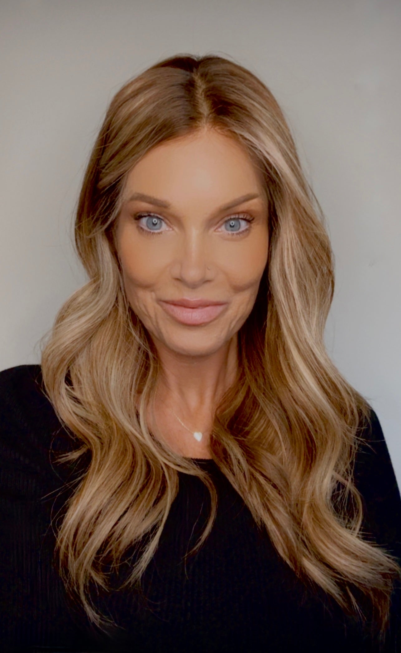 Sadie 22" | Human Hair | Light Density | S